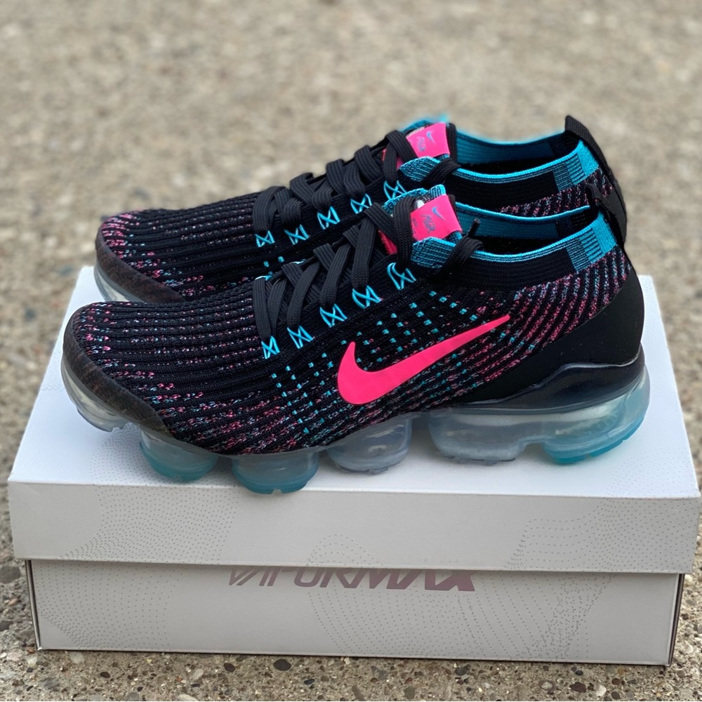 Nike Air Vapor Max Flyknit 3 new in box women’s